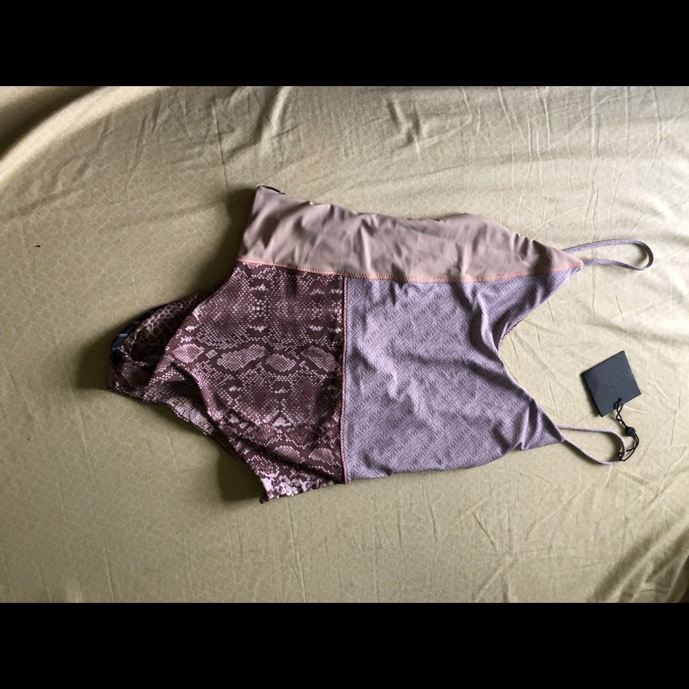 BNWT Acacia Summer 4way Block 1 one piece, Large